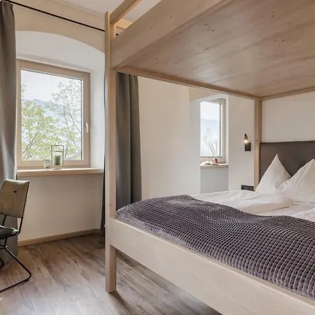 Guest house Gasthof Pension Knapp Strass im Zillertal
