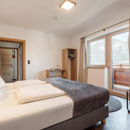 Guest house Gasthof Pension Knapp Strass im Zillertal