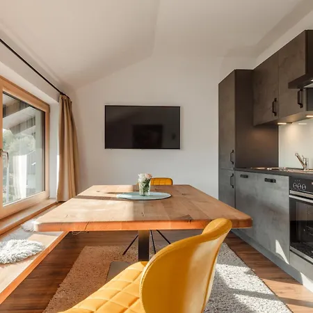 Guest house Gasthof Pension Knapp Strass im Zillertal